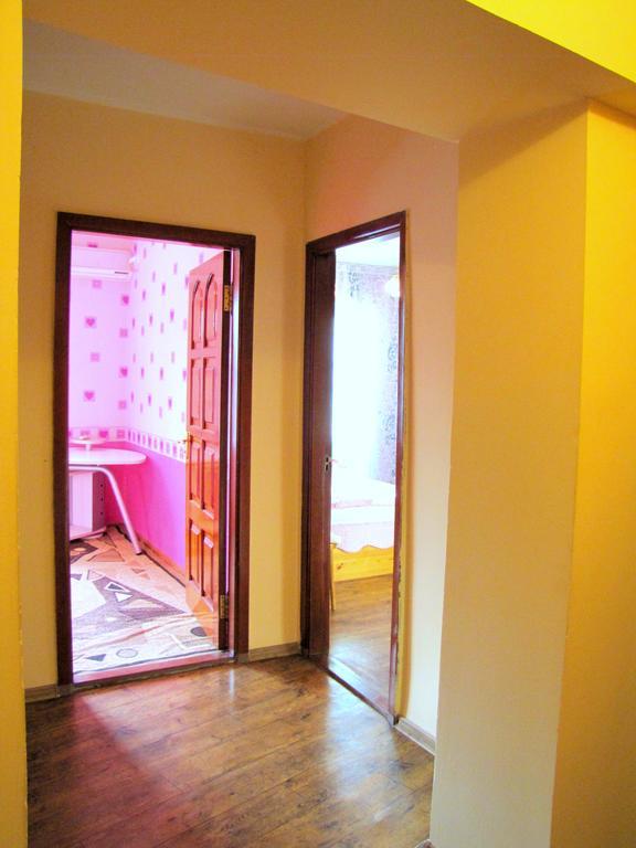 Guest House On Kaldaiakova 38 อัลมาตี ภายนอก รูปภาพ