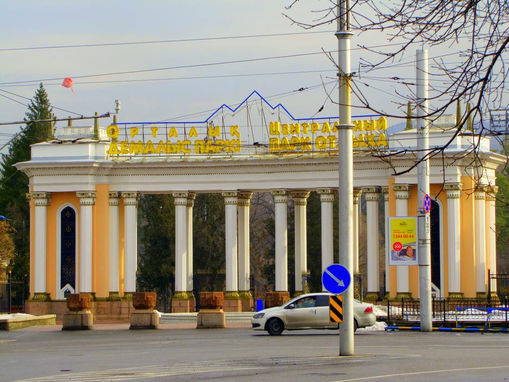 Guest House On Kaldaiakova 38 อัลมาตี ภายนอก รูปภาพ