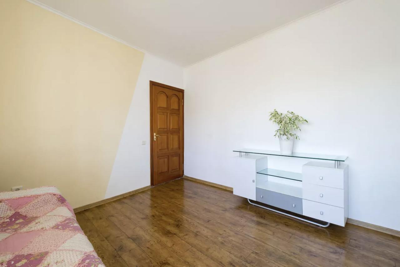 Guest House On Kaldaiakova 38 อัลมาตี ภายนอก รูปภาพ